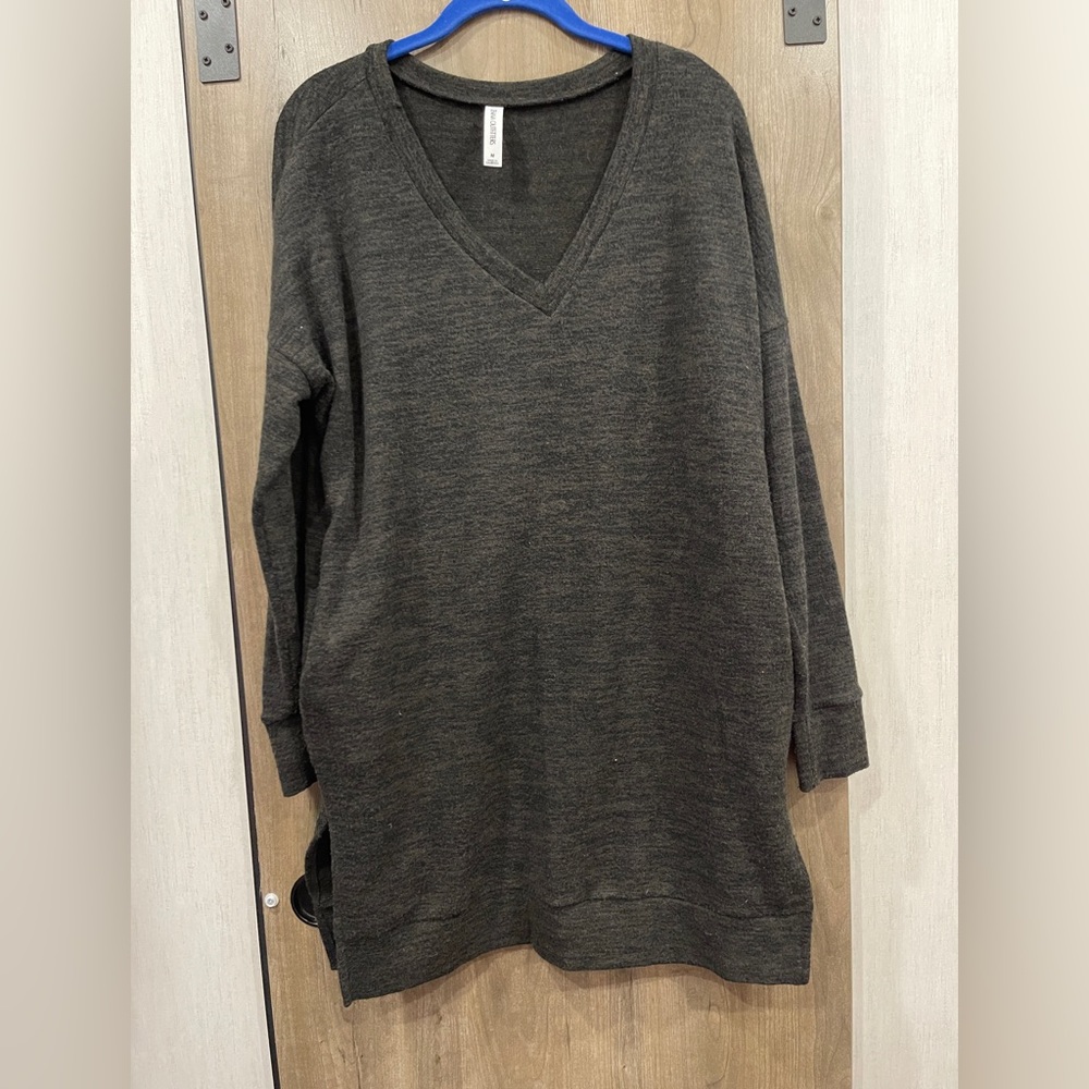 Zenana Outfitters Black Tunic, Size Medium HAS POCKETS!!